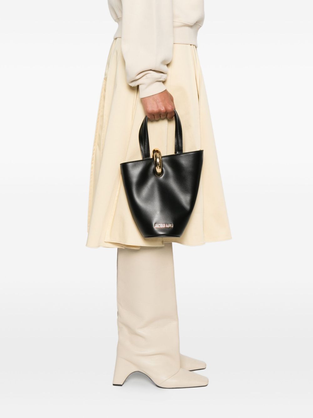 25HBAW00389 AC01C01990 JACQUEMUS