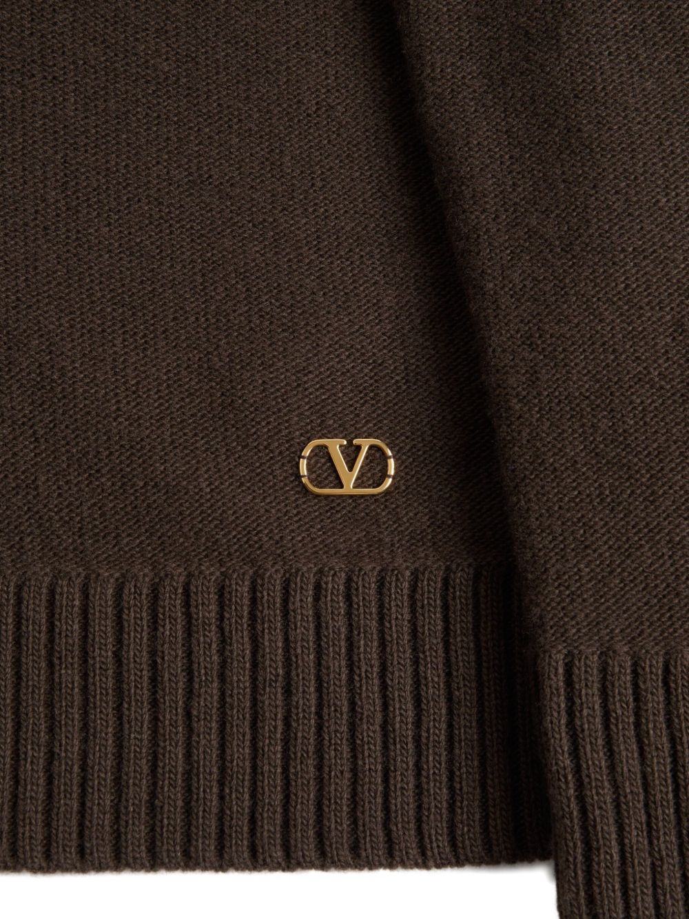 7B0KC69L* 9SWBET VALENTINO