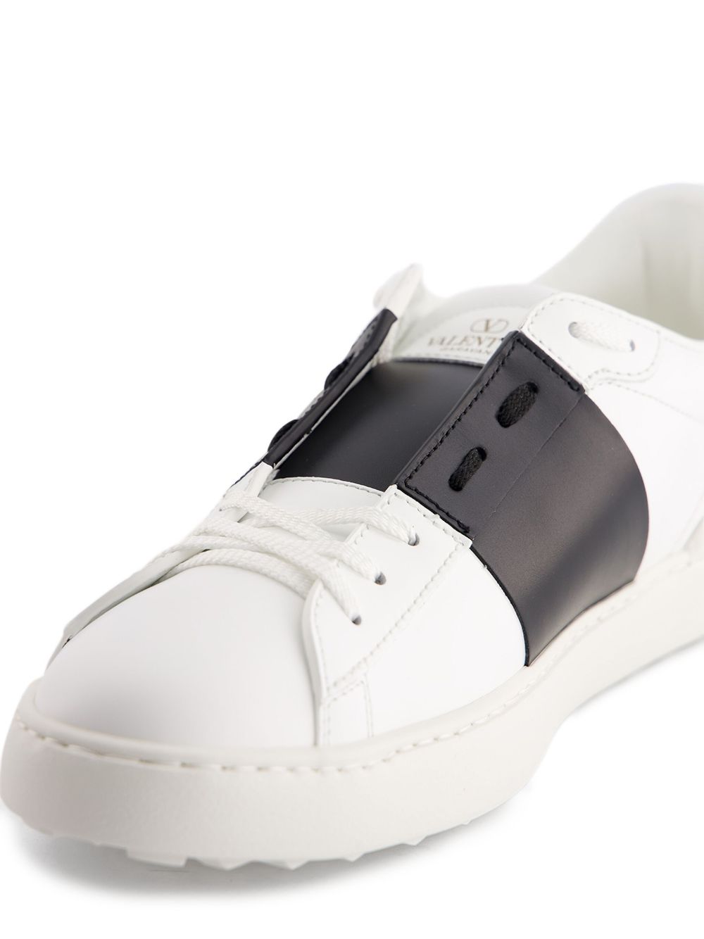 7Y2S0830* BLUA01 VALENTINO