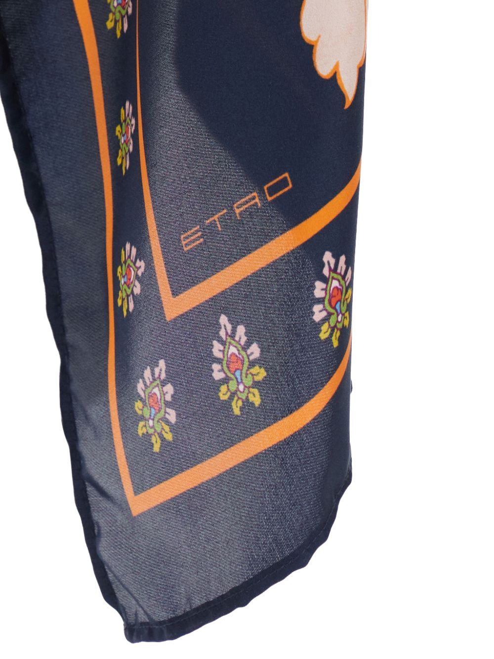 WRDA0029 AKI91X0884 ETRO