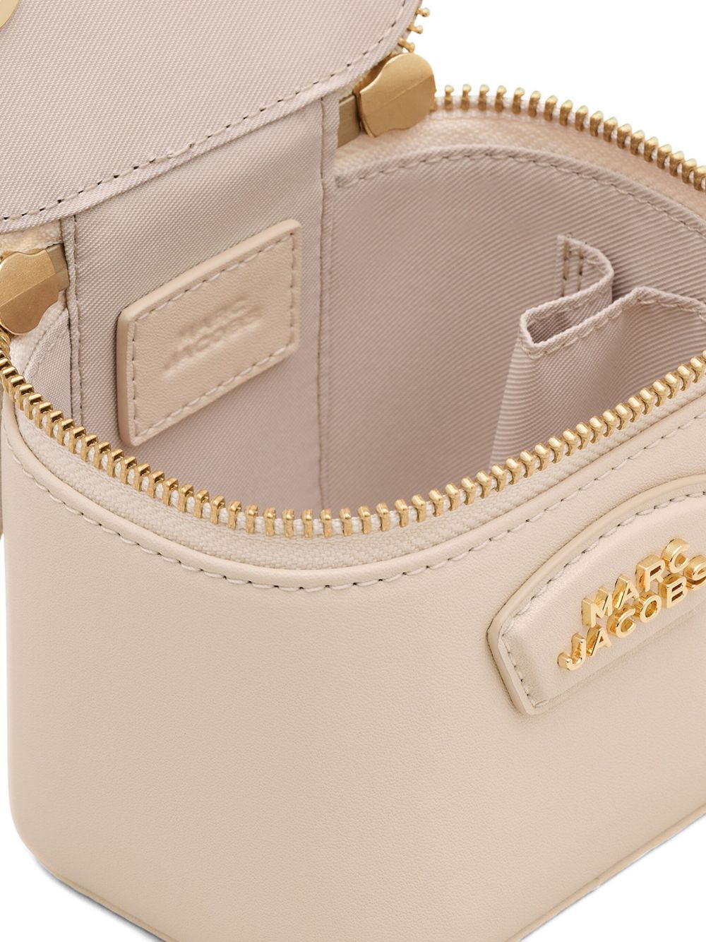 2R5SMN022S01 #123 MARC JACOBS
