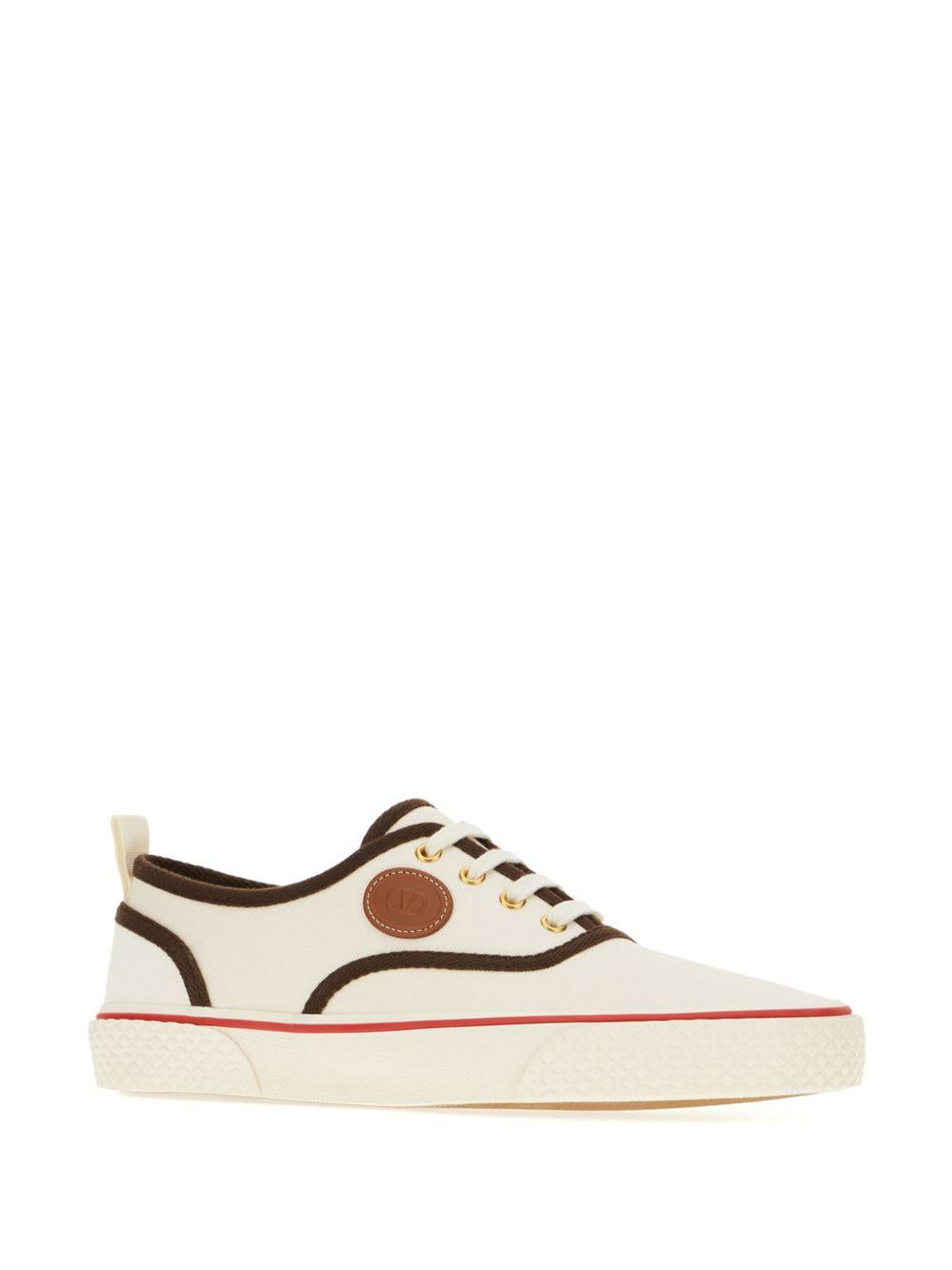 6Y2S0J87YGT* #R2T VALENTINO