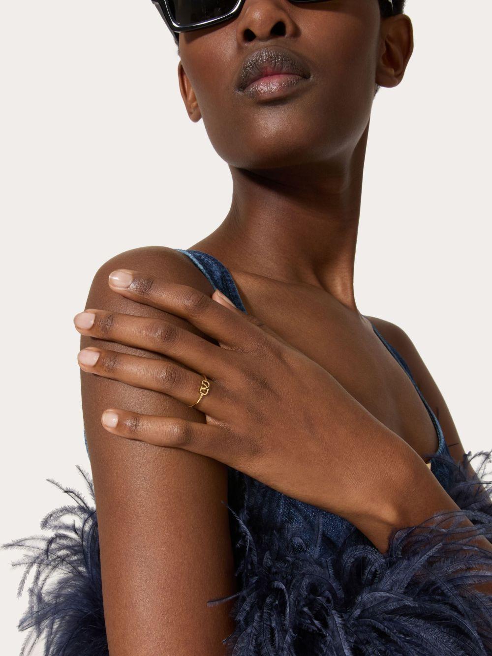 8W2J0X03MET* #CS4 VALENTINO