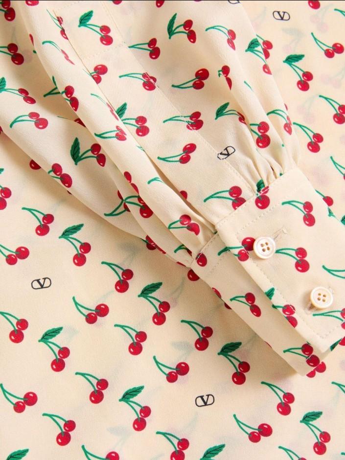 7B3AB7U0* 9M9CRF VALENTINO