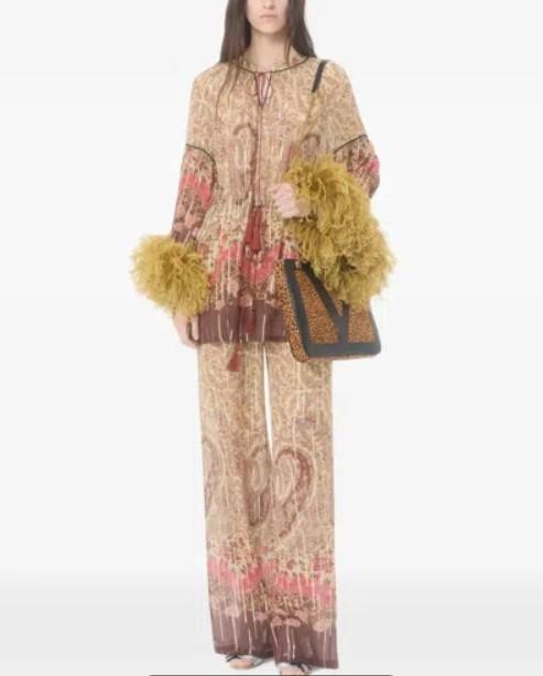 8B3RB746A54* #BR9 VALENTINO