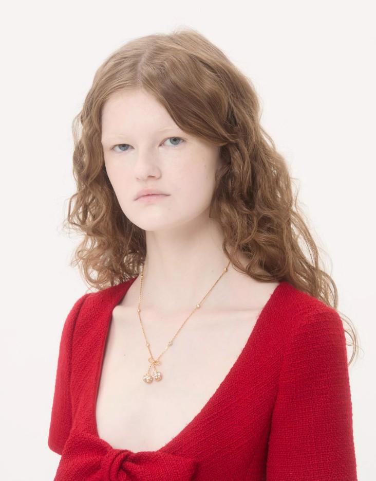 7W0J0BA2* YCW9MN VALENTINO