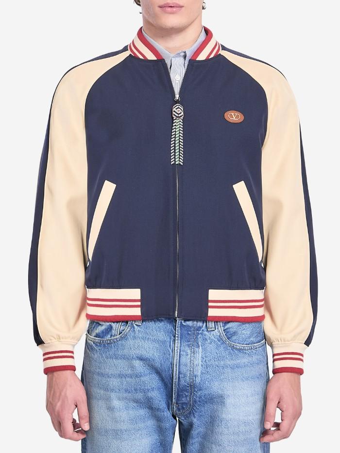 7V3CIP63* AWSDYB VALENTINO