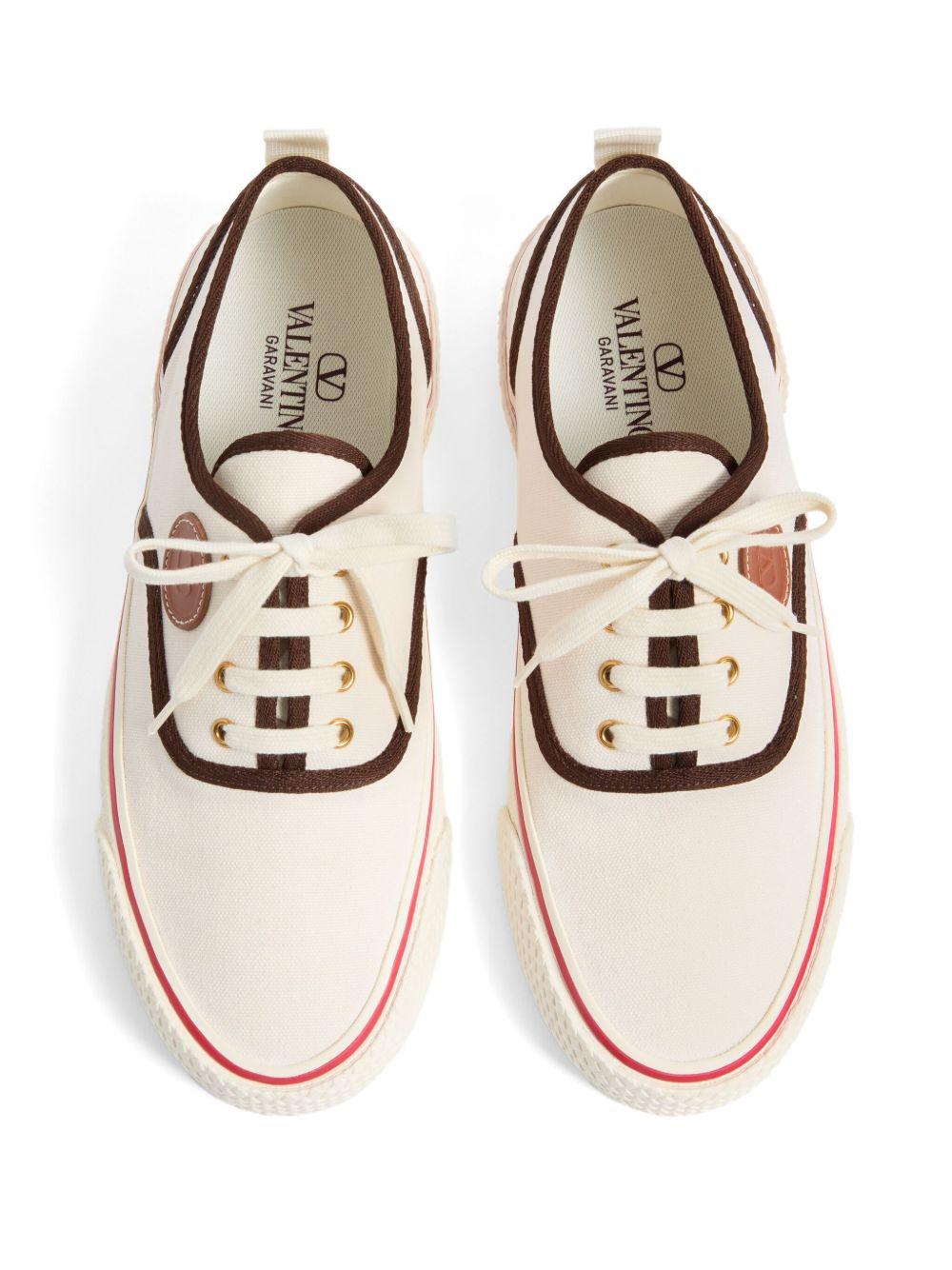 6Y2S0J87YGT* #R2T VALENTINO