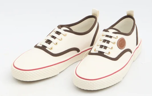 6Y2S0J87YGT* #R2T VALENTINO