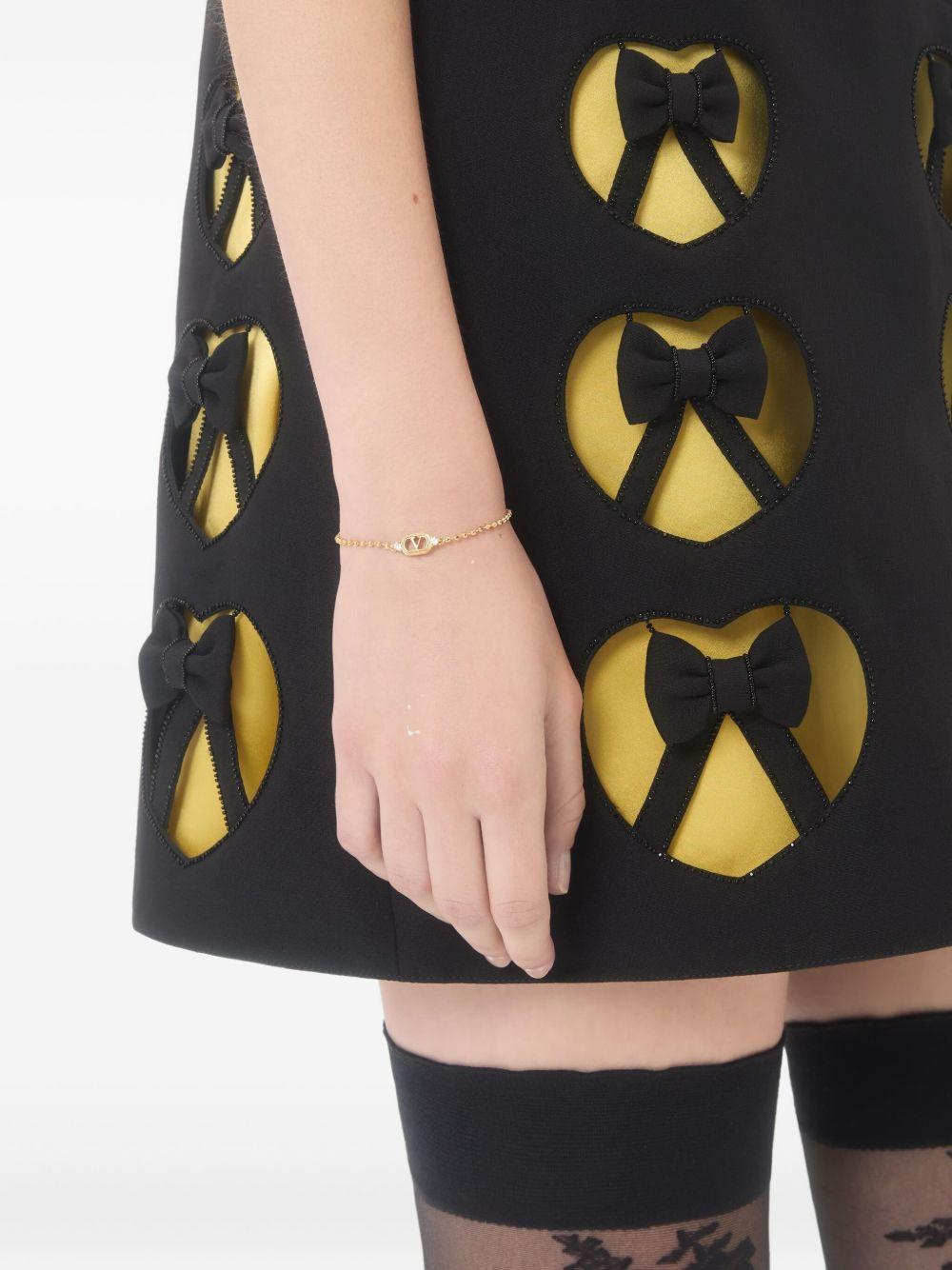 8W2J0BG3YCW* #9MN VALENTINO