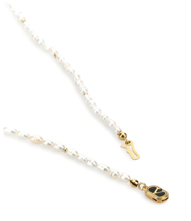 6W2J0Y02* LEKQYL VALENTINO