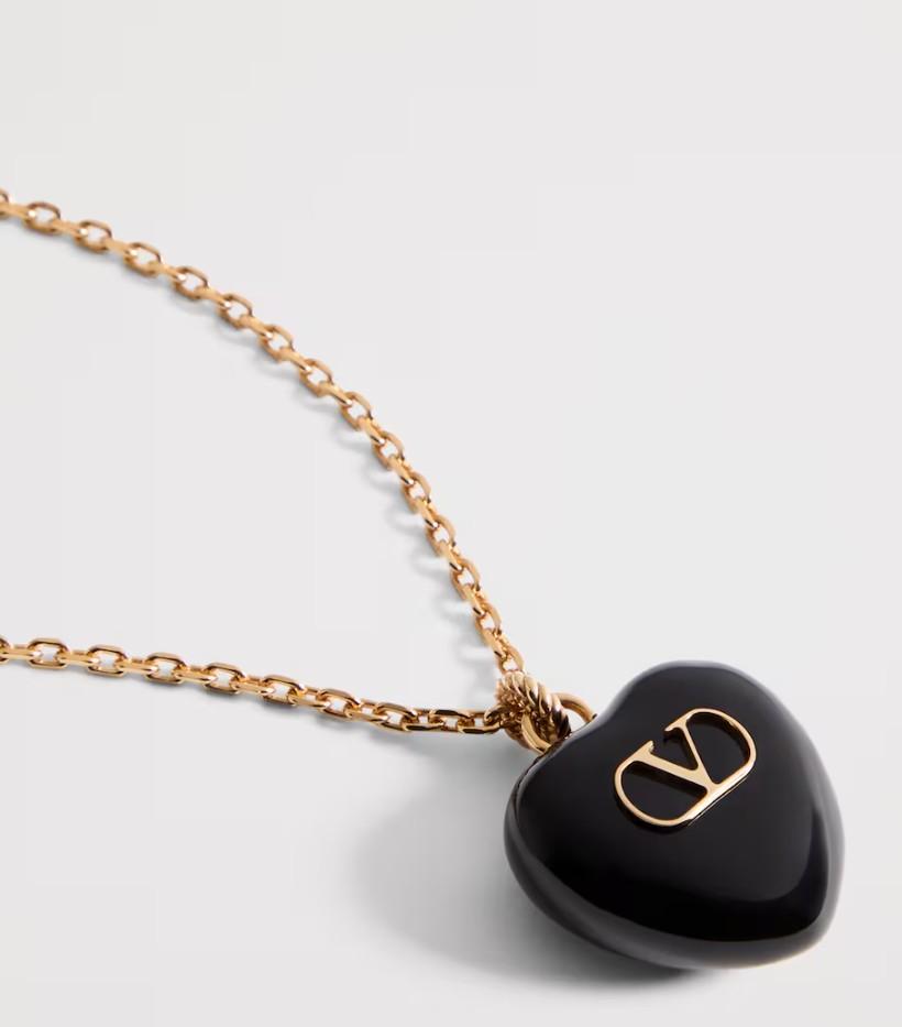 7W2J0AE2* MJP0RN VALENTINO