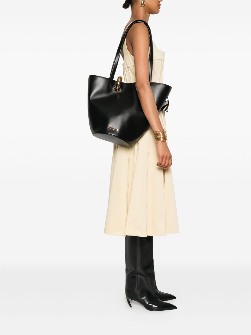  25EBAW00412 AC01C01990 JACQUEMUS 