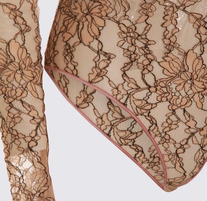  7B0MR01Y* 9TRDNS VALENTINO 