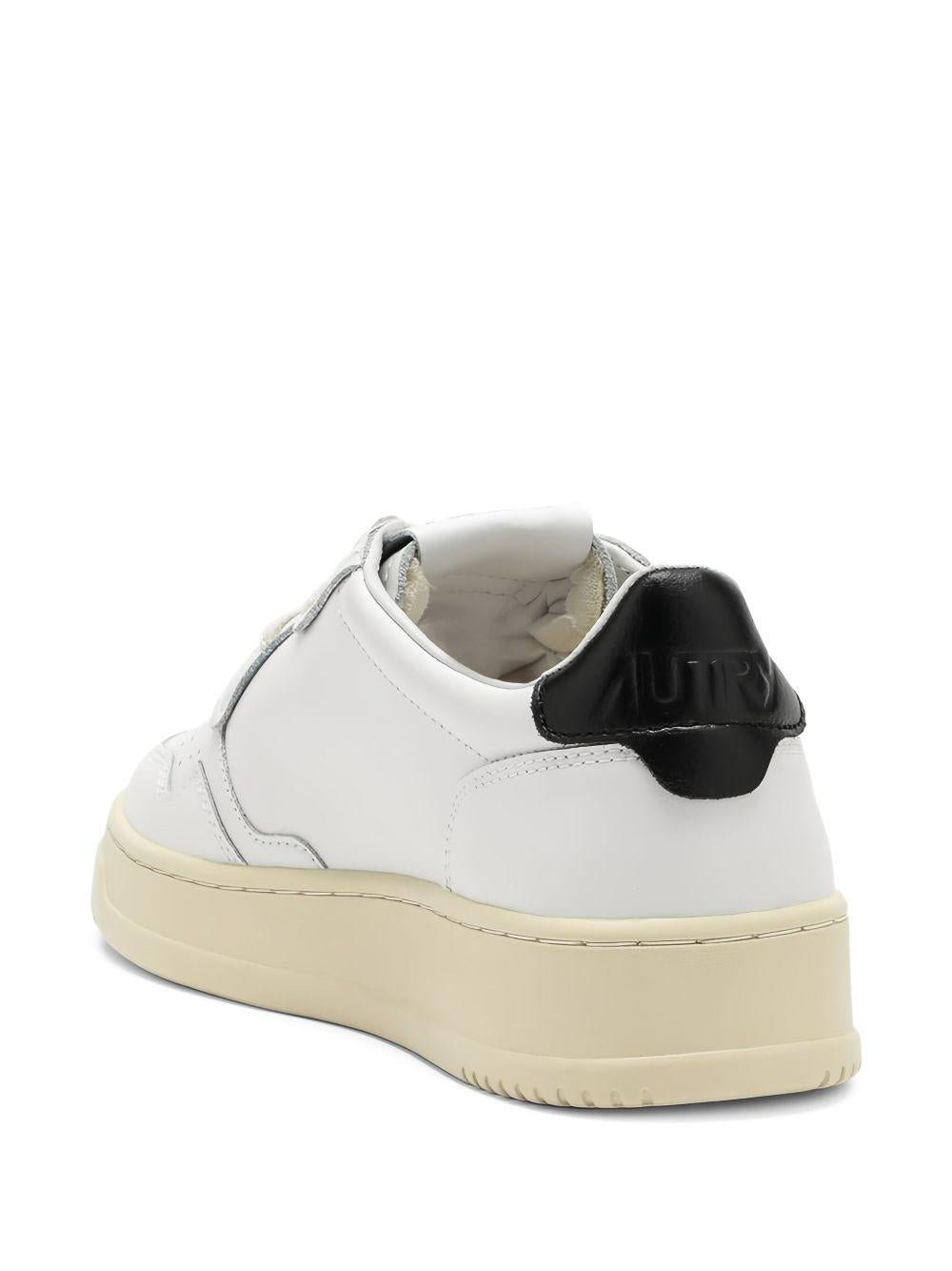  AULW LL22WHITE/BLACK AUTRY 